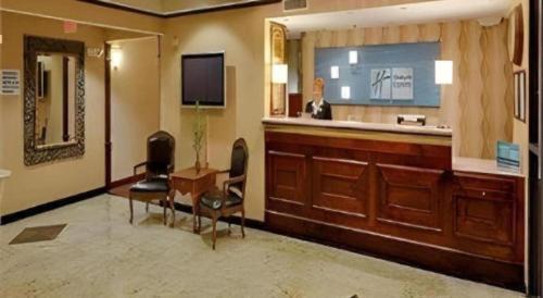 a waiting room with a bar in a hospital at Holiday Inn Express Frackville Hotel By IHG in Frackville