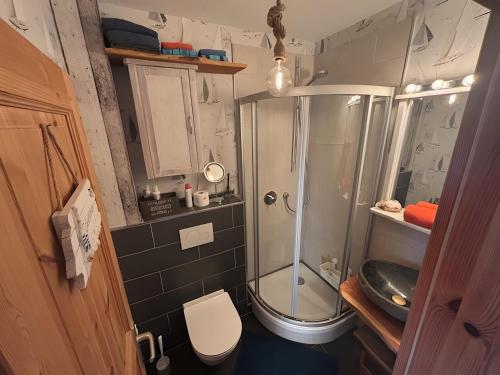 Ένα μπάνιο στο Ferienhaus Schöne Aussicht