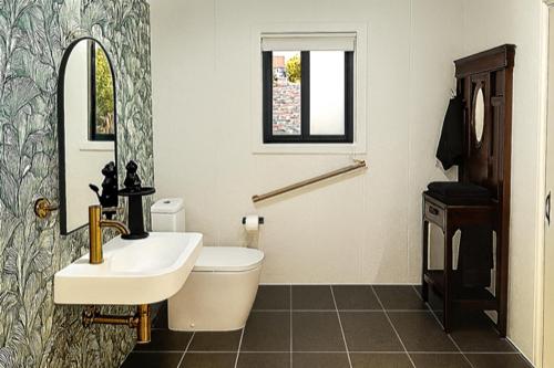 Ένα μπάνιο στο Point Vernon King Garden Retreat