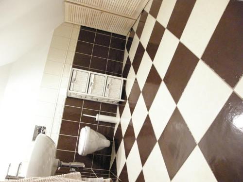 a bathroom with a black and white tiled wall at Agroturystyka "Bociek" in Bełk