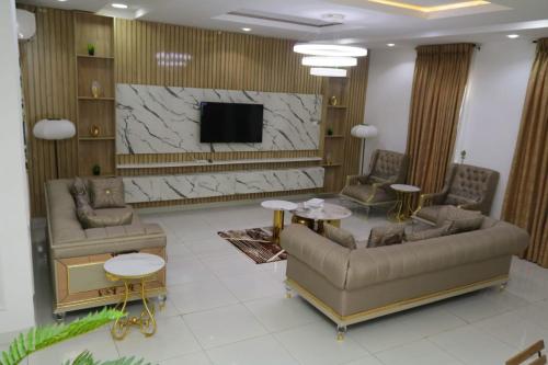 Luxury 4 bedroom fully detached duplex