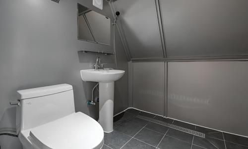 Koupelna v ubytování 가평 스페인마을 풀램핑 Spanish Village Poolamping