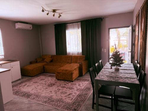 Χώρος καθιστικού στο The Rai Resort Rawai - Pool & Garden