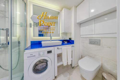 Ένα μπάνιο στο Holiday Point Orbi City