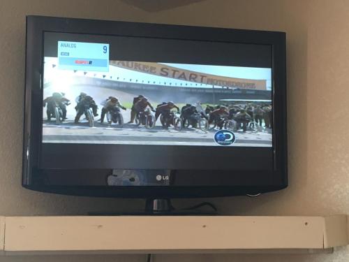 a television with a video game on the screen at Best Value Inn Motel Sandusky in Marianna