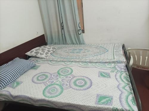 Postel nebo postele na pokoji v ubytování chenniyappa lodge