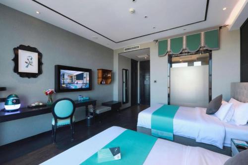 Postel nebo postele na pokoji v ubytování Xana Hotelle Yinchuan Swan Lake Wangfujing