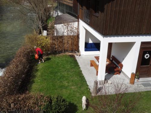 Ferienhaus am Fluss, zentrale Lage