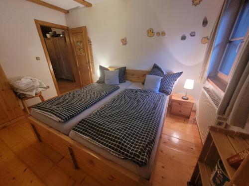 Ferienhaus am Fluss, zentrale Lage
