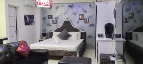 Un pat sau paturi într-o cameră la Jack Kandi Grosvenor Square