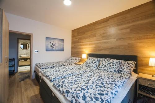 Кровать или кровати в номере Apartment 25 JAVOR - Rezidence & Wellnes