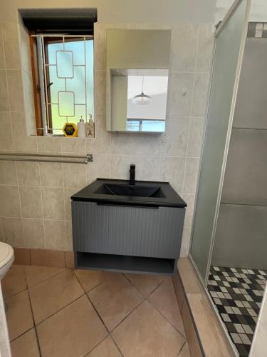 Ένα μπάνιο στο Surf Way Beach cottage