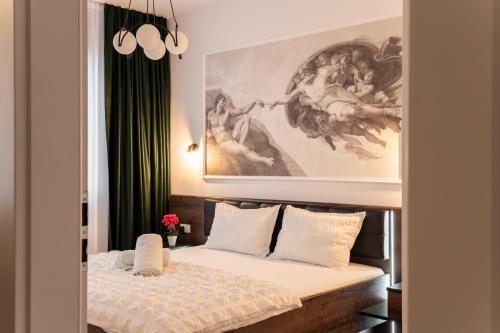 a bedroom with a bed with a painting on the wall at Sika Jolly Apartment - cazare Arad - self check-in in Arad
