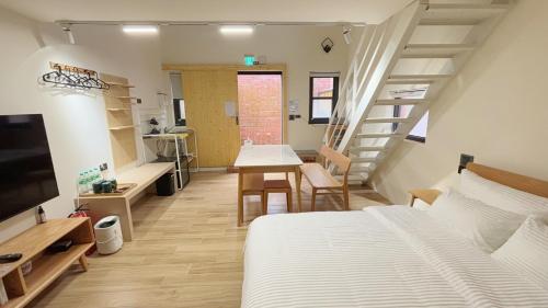 Postel nebo postele na pokoji v ubytování 鹿厝回家-包棟民宿