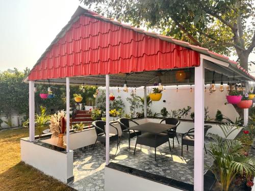 Κήπος έξω από το Friends Villa