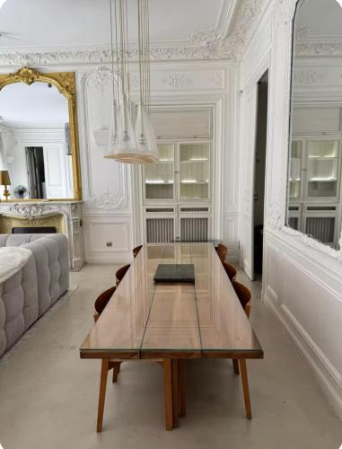 Appartement de 220 m2 à 50 m des Champs-elysees