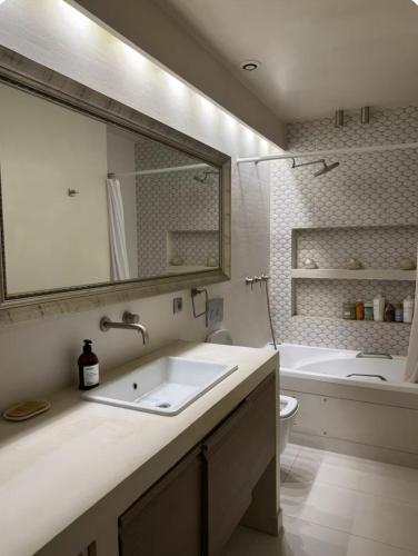 Appartement de 220 m2 à 50 m des Champs-elysees