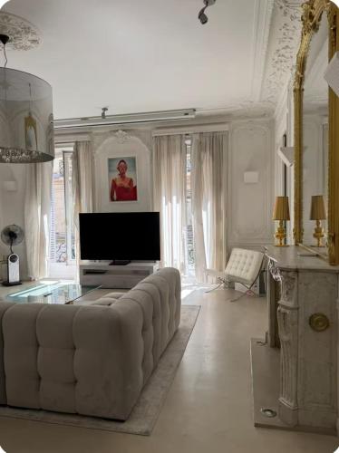 Appartement de 220 m2 à 50 m des Champs-elysees