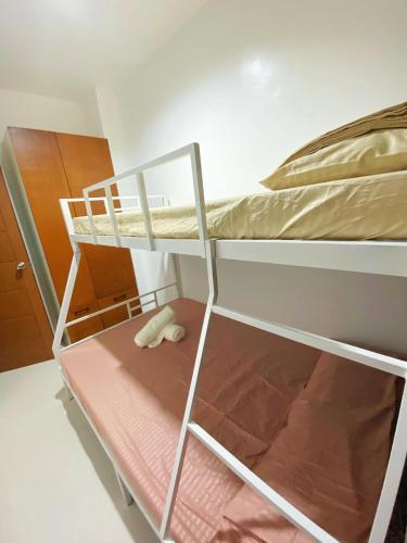 a bunk bed with a bunk bed frame and a bunk bedutenewayangering at Marinduque Apartment in Tagum