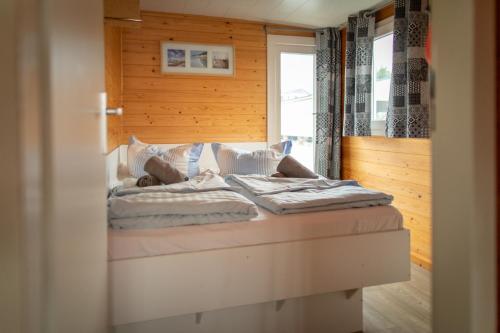 a large bed in a room with a window at Floating Apartments at Rechlin Harbor by Kuhnle-Tours in Rechlin