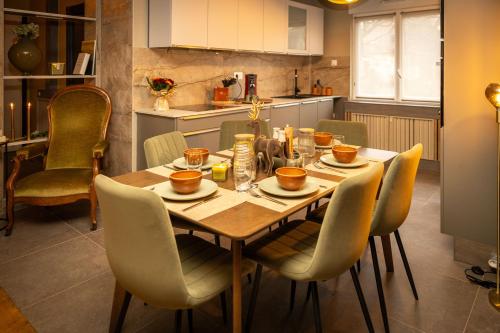 Private "L'Or Tensia" Apartment in Center with Terrace and Free Parking