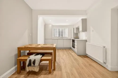 Stunning 2 Bedroom Apartments - City Centre Location, Free WiFi, Free Parking, Spacious Accommodation, Comfort and Style, Freshly Rennovated photo 13