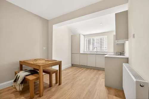Stunning 2 Bedroom Apartments - City Centre Location, Free WiFi, Free Parking, Spacious Accommodation, Comfort and Style, Freshly Rennovated photo 15