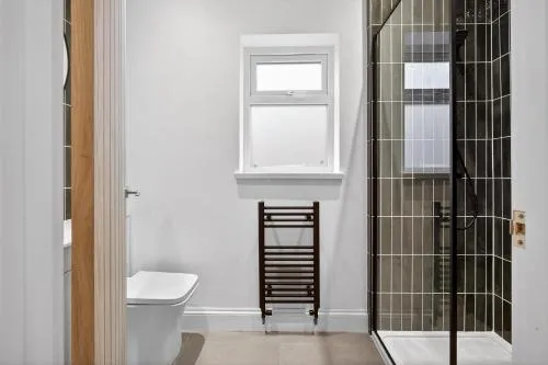 Stunning 2 Bedroom Apartments - City Centre Location, Free WiFi, Free Parking, Spacious Accommodation, Comfort and Style, Freshly Rennovated photo 10