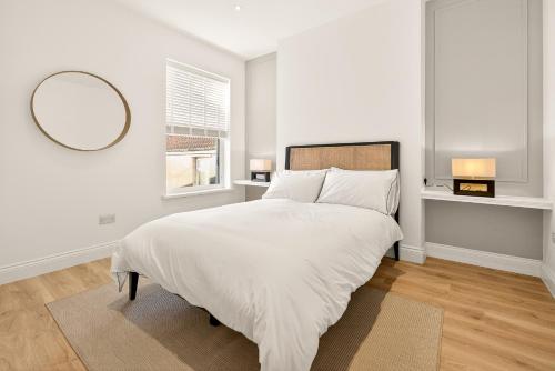 Stunning 2 Bedroom Apartments - City Centre Location, Free WiFi, Free Parking, Spacious Accommodation, Comfort and Style, Freshly Rennovated photo 24