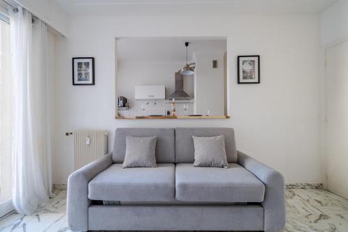 Et opholdsområde på Port de Nice - Studio with balcony