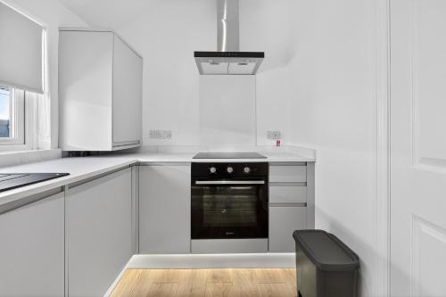 Stunning 2 Bedroom Apartments - City Centre Location, Free WiFi, Free Parking, Spacious Accommodation, Comfort and Style, Freshly Rennovated photo 33