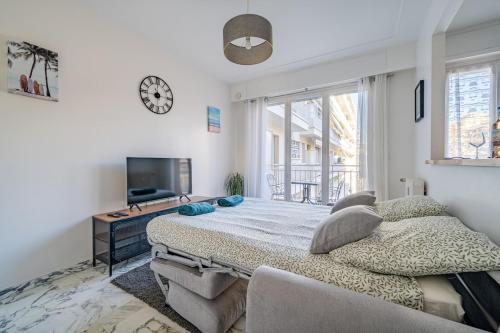 En eller flere senge i et værelse på Port de Nice - Studio with balcony