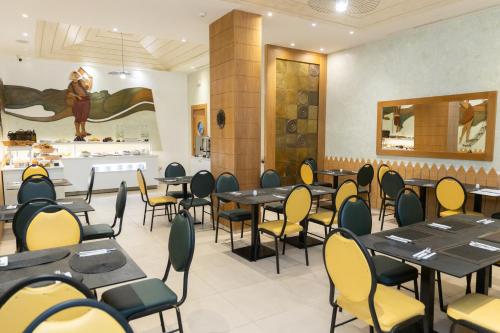 Εστιατόριο ή άλλο μέρος για φαγητό στο Golf Royal Hotel