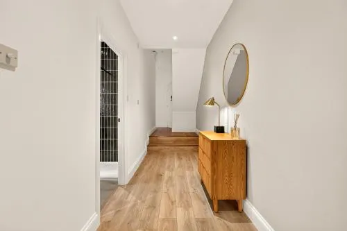 Stunning 2 Bedroom Apartments - City Centre Location, Free WiFi, Free Parking, Spacious Accommodation, Comfort and Style, Freshly Rennovated photo 18