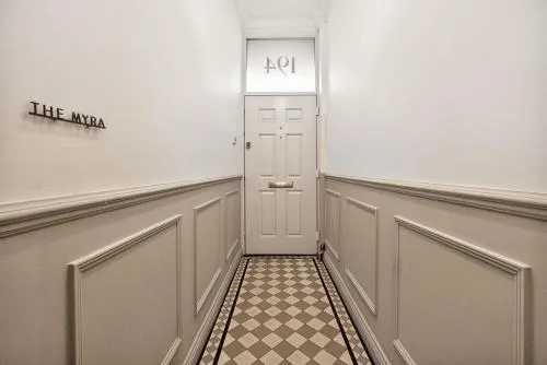 Stunning 2 Bedroom Apartments - City Centre Location, Free WiFi, Free Parking, Spacious Accommodation, Comfort and Style, Freshly Rennovated photo 21