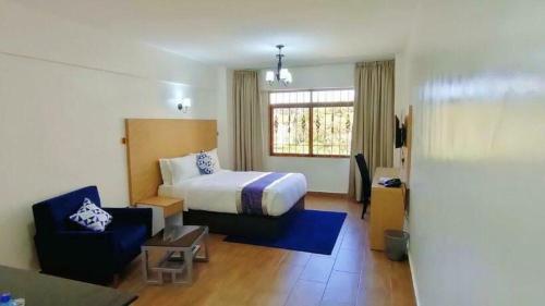 Ένα ή περισσότερα κρεβάτια σε δωμάτιο στο Hays Suites Hotel