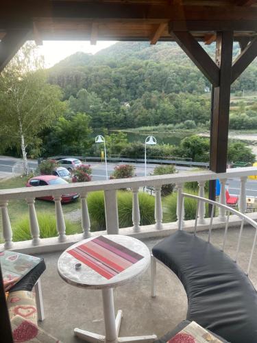 Phong cảnh thiên nhiên gần nhà khách