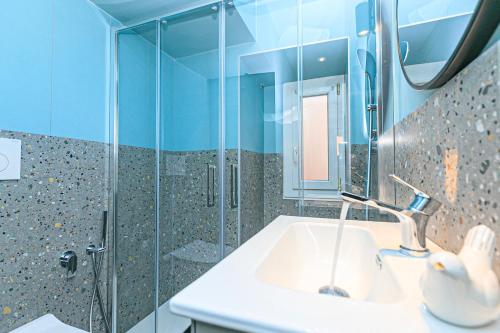 Ένα μπάνιο στο Sara Home