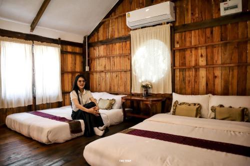 Ένα ή περισσότερα κρεβάτια σε δωμάτιο στο Baanraipoonwana Baanboonmak