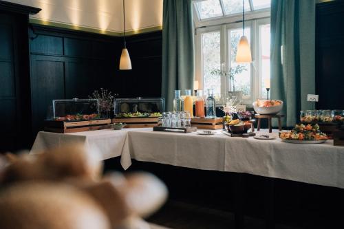 Jídlo v hotelu nebo okolí