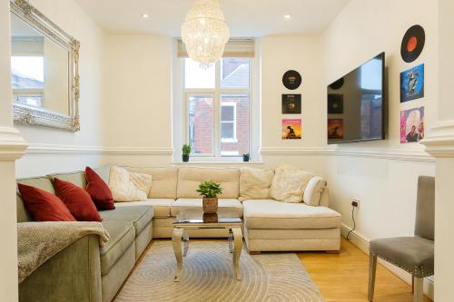 a living room with a couch and a table at Sidemersey Livings - Spacious Loft for bigger groups - Very Central and Cosy in Liverpool
