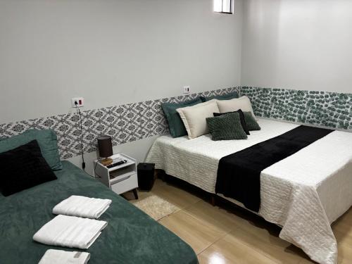 En eller flere senge i et værelse på Rancho do Viajante APARTAMENTO B