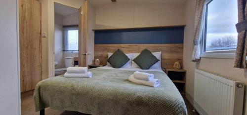 En eller flere senge i et værelse på Vacant Nests Seton Sands St Andrews Starlink