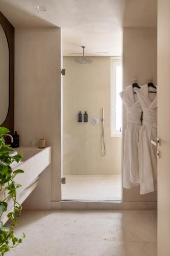 a bathroom with a shower with a glass door at NAMAN HOTELLERIE - Roma in Rome