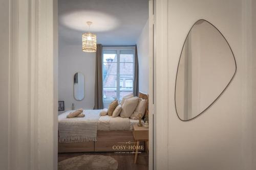 Ένα ή περισσότερα κρεβάτια σε δωμάτιο στο Nouveau sur dunkerque LE NID DU BEFFROI