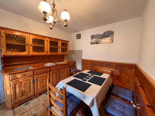 a kitchen with a table and wooden cabinets at Conveniente, tranquilla con parcheggio in Belluno
