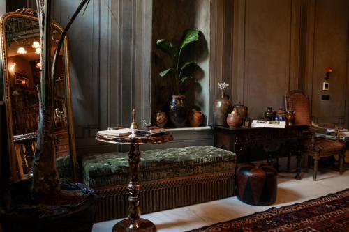 Et opholdsområde på The Yard Hotel