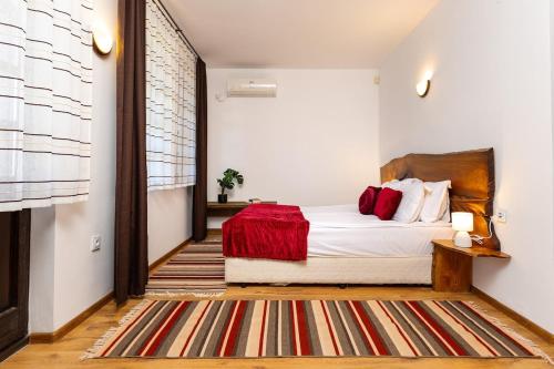 Ένα ή περισσότερα κρεβάτια σε δωμάτιο στο Vacation Home in Starosel Pool & Spa