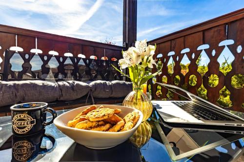 Φαγητό σε αυτό το διαμέρισμα ή κάπου εκεί κοντά