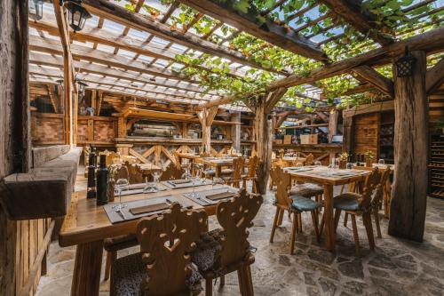 ห้องอาหารหรือที่รับประทานอาหารของ Old Bled House